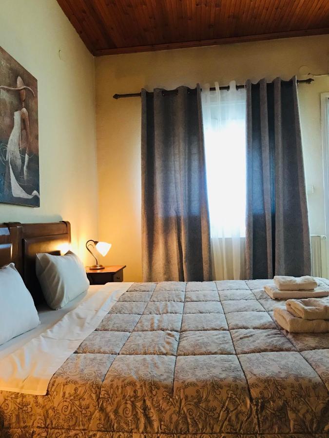 Guesthouse Adonis Káto Loutrákion Exteriör bild
