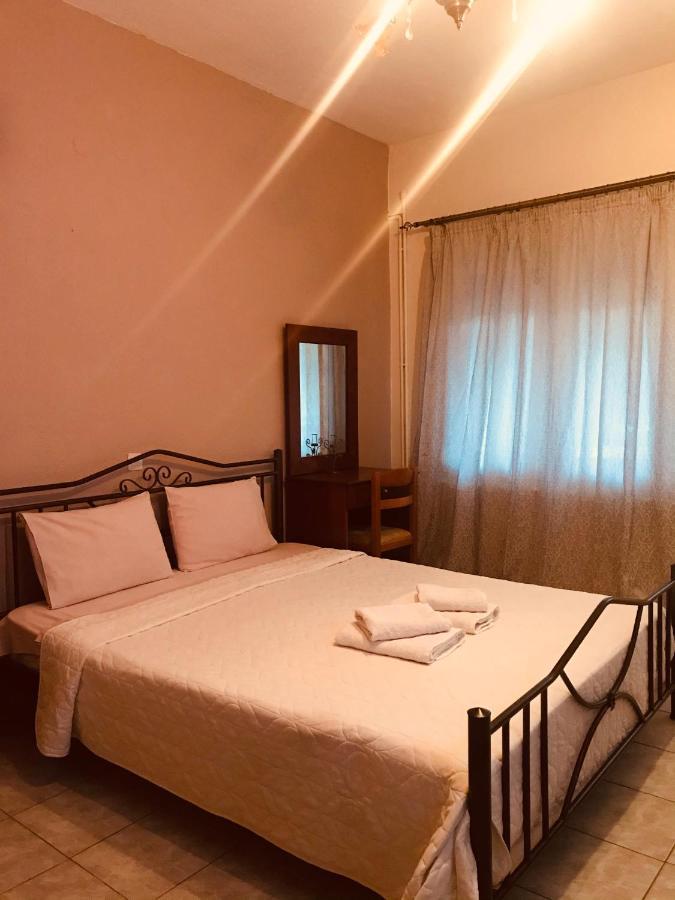 Guesthouse Adonis Káto Loutrákion Exteriör bild