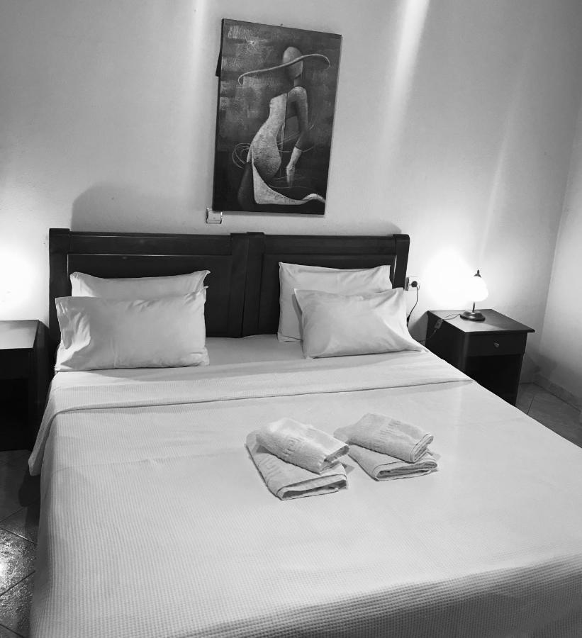 Guesthouse Adonis Káto Loutrákion Exteriör bild