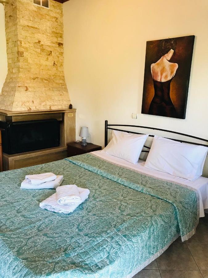 Guesthouse Adonis Káto Loutrákion Exteriör bild