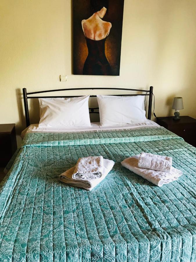Guesthouse Adonis Káto Loutrákion Exteriör bild
