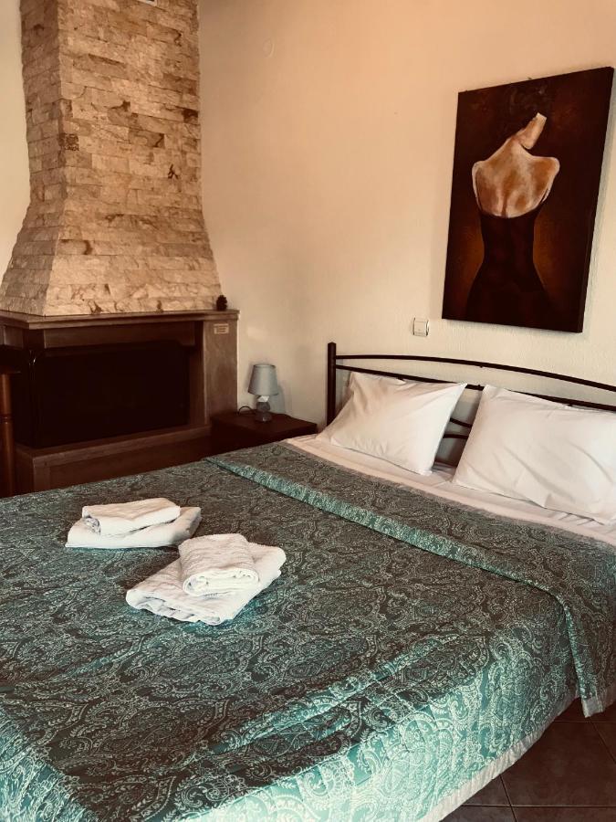 Guesthouse Adonis Káto Loutrákion Exteriör bild