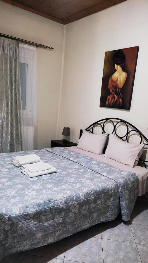 Guesthouse Adonis Káto Loutrákion Exteriör bild