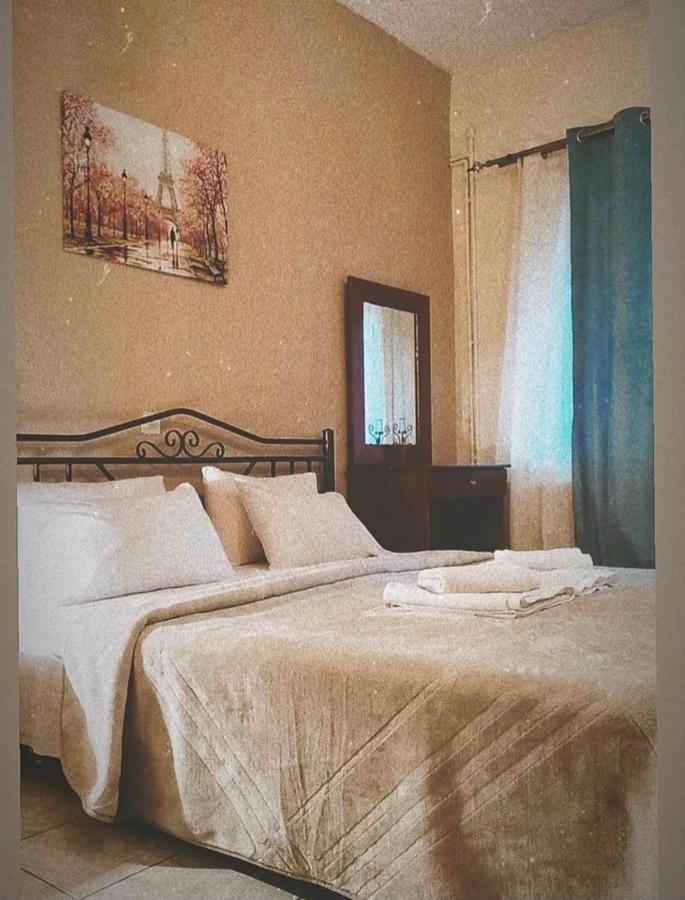 Guesthouse Adonis Káto Loutrákion Exteriör bild