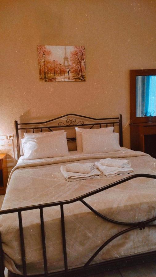 Guesthouse Adonis Káto Loutrákion Exteriör bild