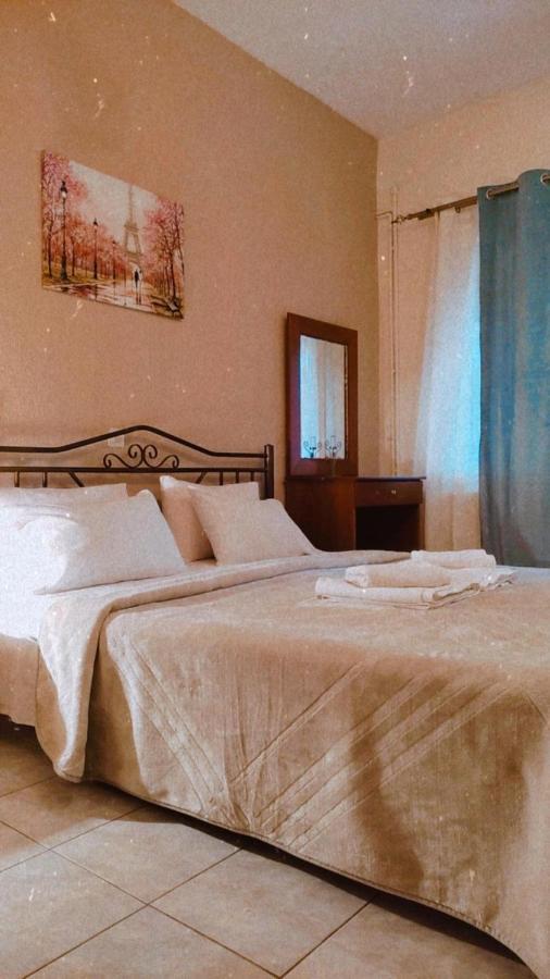 Guesthouse Adonis Káto Loutrákion Exteriör bild