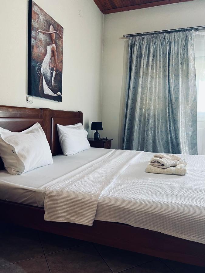 Guesthouse Adonis Káto Loutrákion Exteriör bild