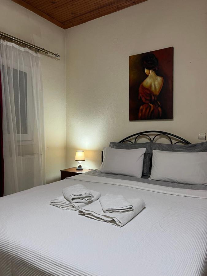 Guesthouse Adonis Káto Loutrákion Exteriör bild