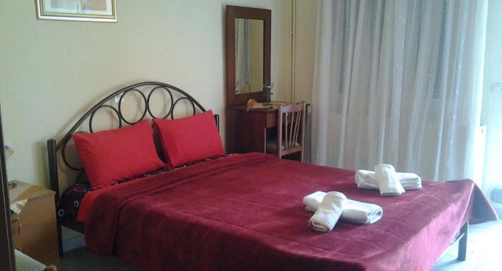 Guesthouse Adonis Káto Loutrákion Exteriör bild