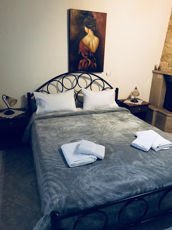 Guesthouse Adonis Káto Loutrákion Exteriör bild