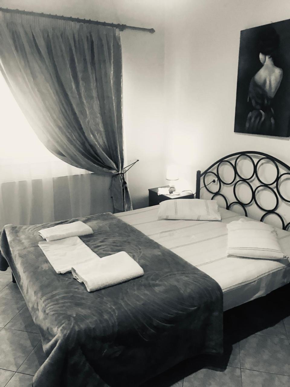 Guesthouse Adonis Káto Loutrákion Exteriör bild