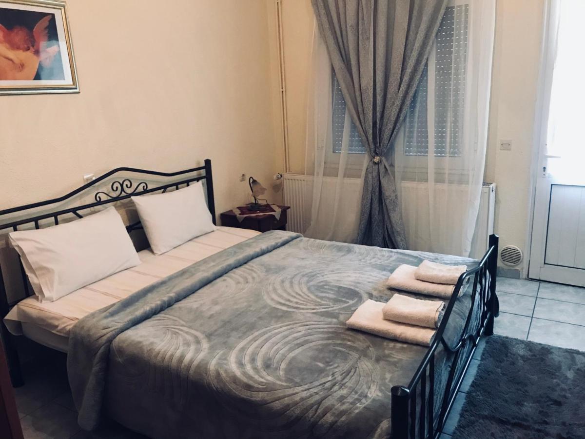Guesthouse Adonis Káto Loutrákion Exteriör bild